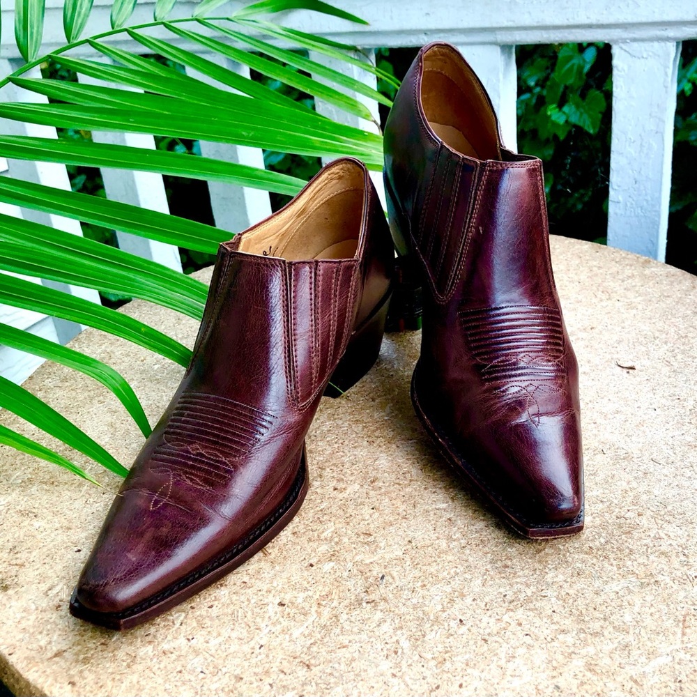 Charlie 1 Horse Ankle Boots Size 9 (40) fits like 10